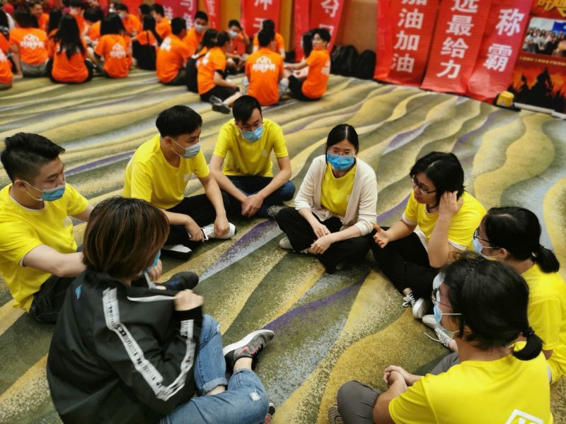 The Rhino team is thinking about how to win the competition