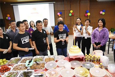 birthday party begins(001) birthday party begins(001)